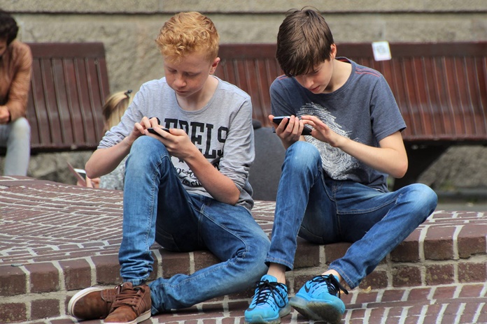 Septynių iš dešimties jaunuolių tėvai nežino, ką jų vaikai veikia internete