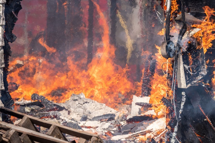 Per praėjusias 3 paras degė namai, balkonai ir miškai, ugniagesiams teko gelbėti skendusius vyrus