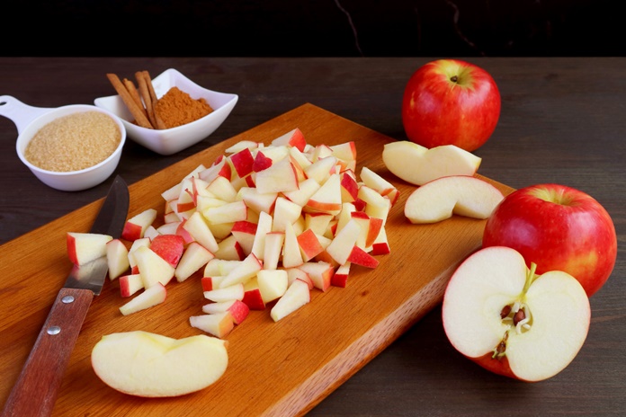 Tokių obuolinių pyragaičių dar nebūsite ragavę – vietoje tešlos panaudokite sveikesnę nebrangią alternatyvą