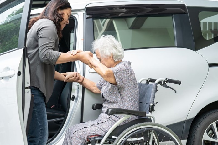Pacientų pavėžėjimo paslauga gali naudotis ir neįgalieji